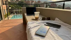 El DM que promete cita y termina en “tengo novia”: qué nos enseña del ligue en redes