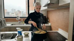 Mac and cheese ligero con yogur griego: cremoso, sin crema y listo en 20 minutos